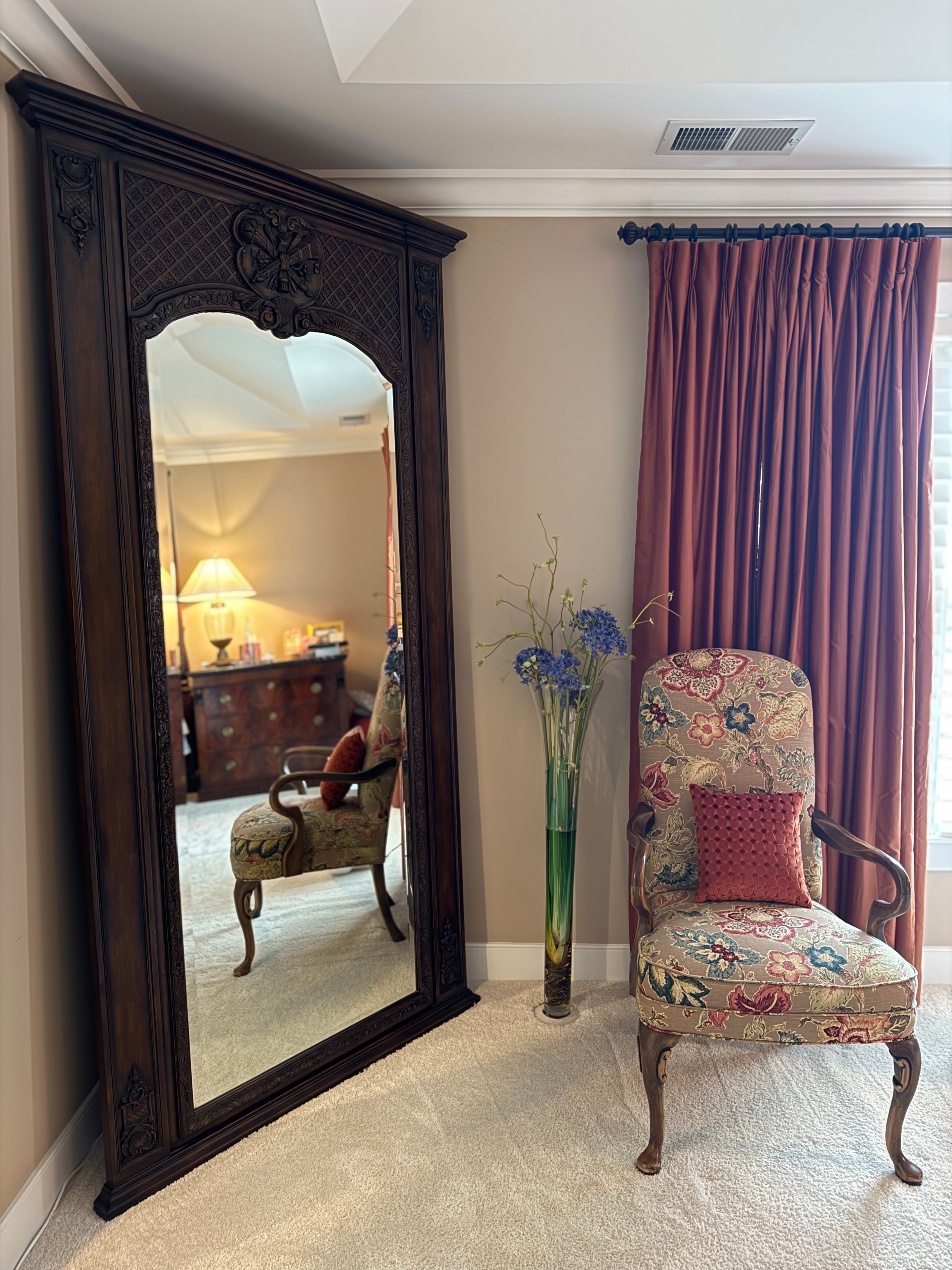 Clean bedroom with ornate mirror — YMK Home Sparkle